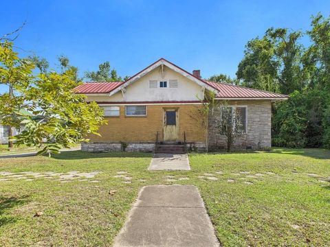 Tiny photo for 611 W Green Street, Perry, FL 32347 (MLS # 397642)