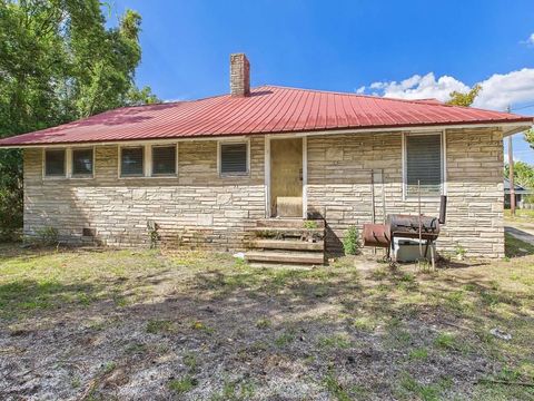 Tiny photo for 611 W Green Street, Perry, FL 32347 (MLS # 397642)