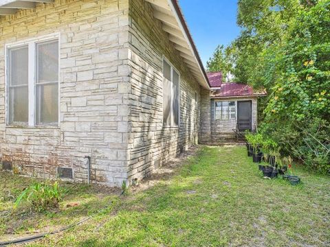 Tiny photo for 611 W Green Street, Perry, FL 32347 (MLS # 397642)