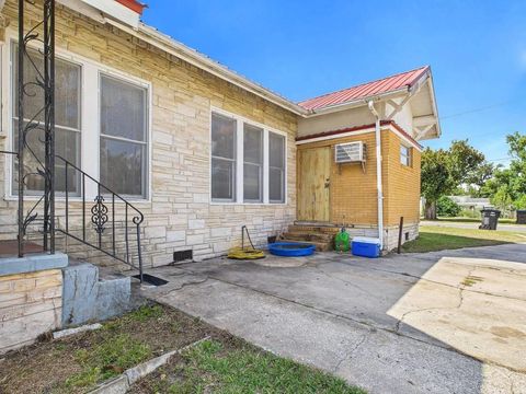 Tiny photo for 611 W Green Street, Perry, FL 32347 (MLS # 397642)