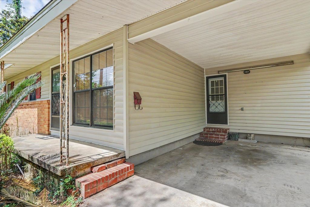 Photo of 408 CAMBRIDGE Drive, Tallahassee, FL 32304 (MLS # 400068)