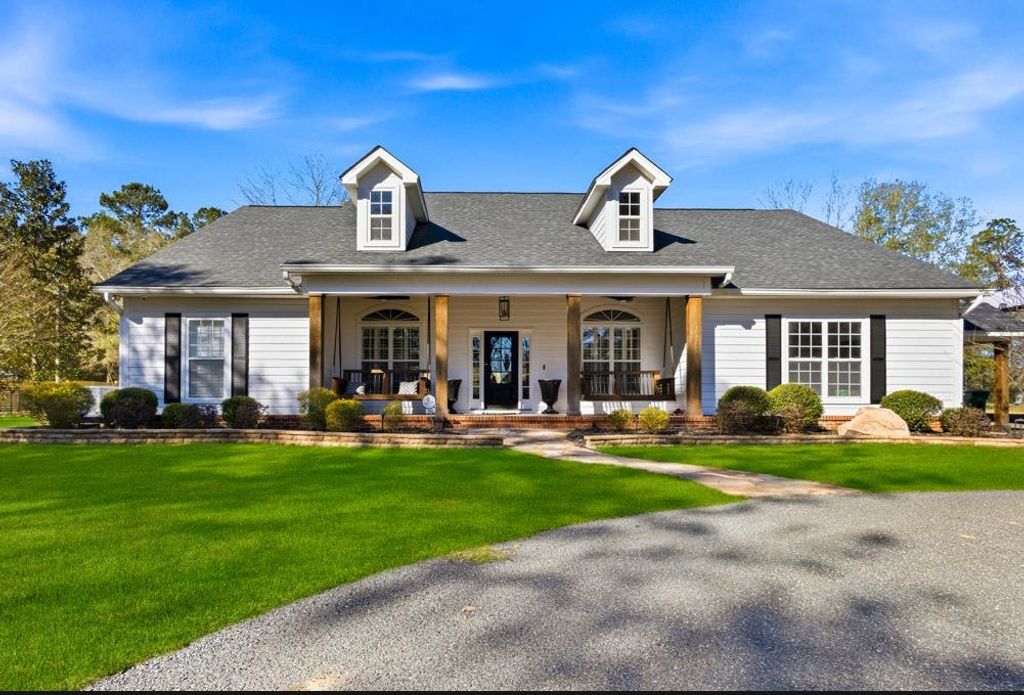 Photo of 465 Dogwood Drive, Havana, FL 32333 (MLS # 396794)