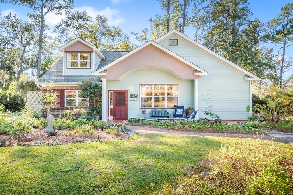 Photo of 1003 Maple Drive, Tallahassee, FL 32301 (MLS # 395734)