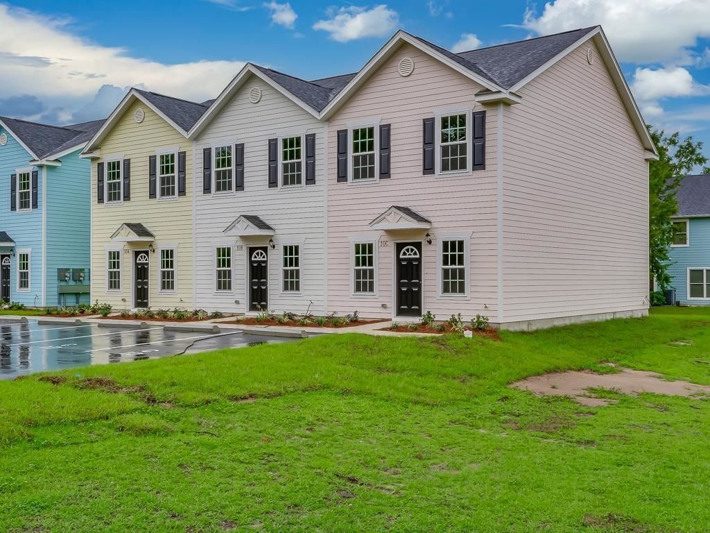 Photo of 10 Old Courthouse Way #B, Crawfordville, FL 32327 (MLS # 395061)