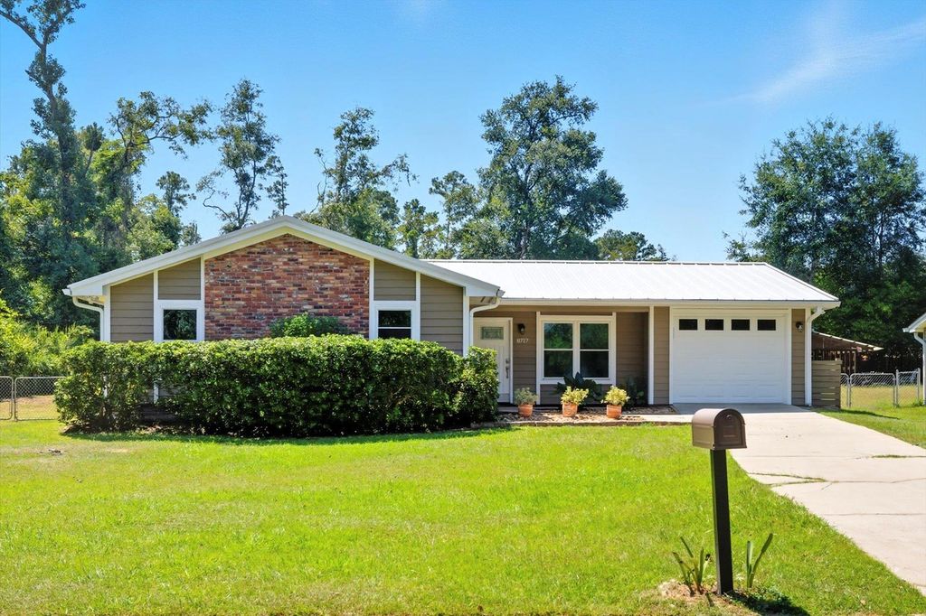 Photo of 8717 Manchester Court, Tallahassee, FL 32311 (MLS # 391185)