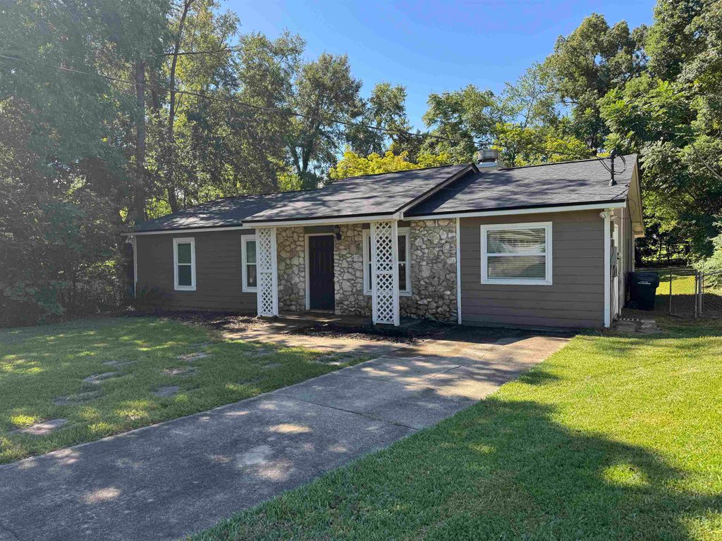 Photo of 2612 Byron Circle, Tallahassee, FL 32308 (MLS # 392920)