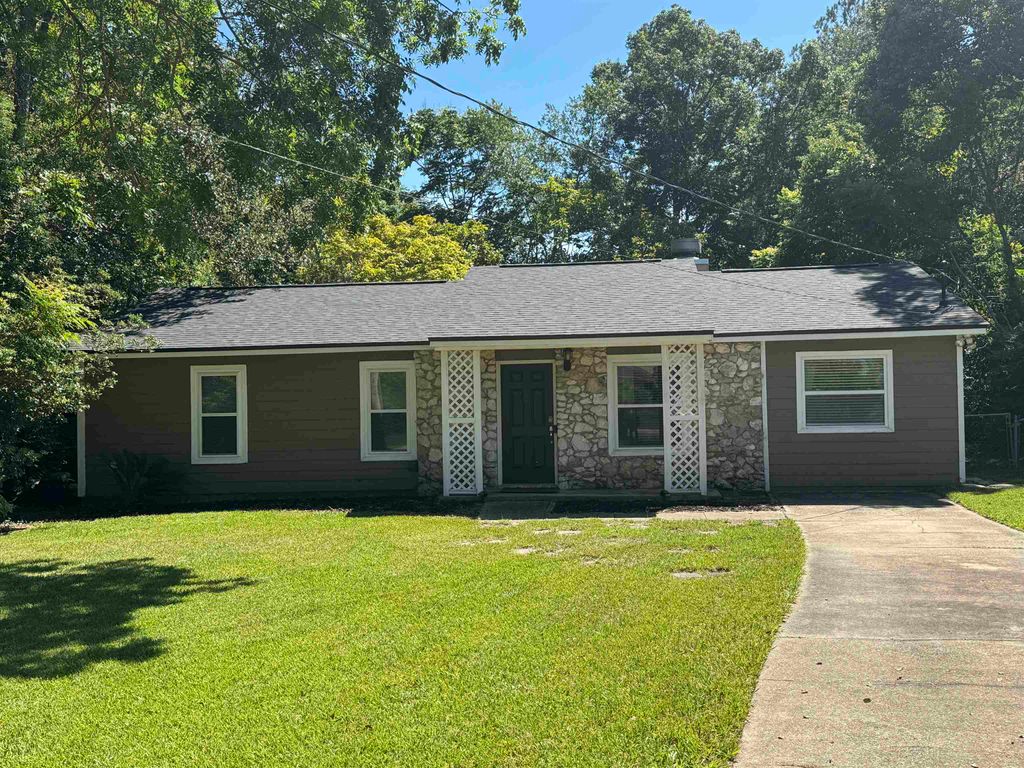 Photo of 2612 Byron Circle, Tallahassee, FL 32308 (MLS # 392920)
