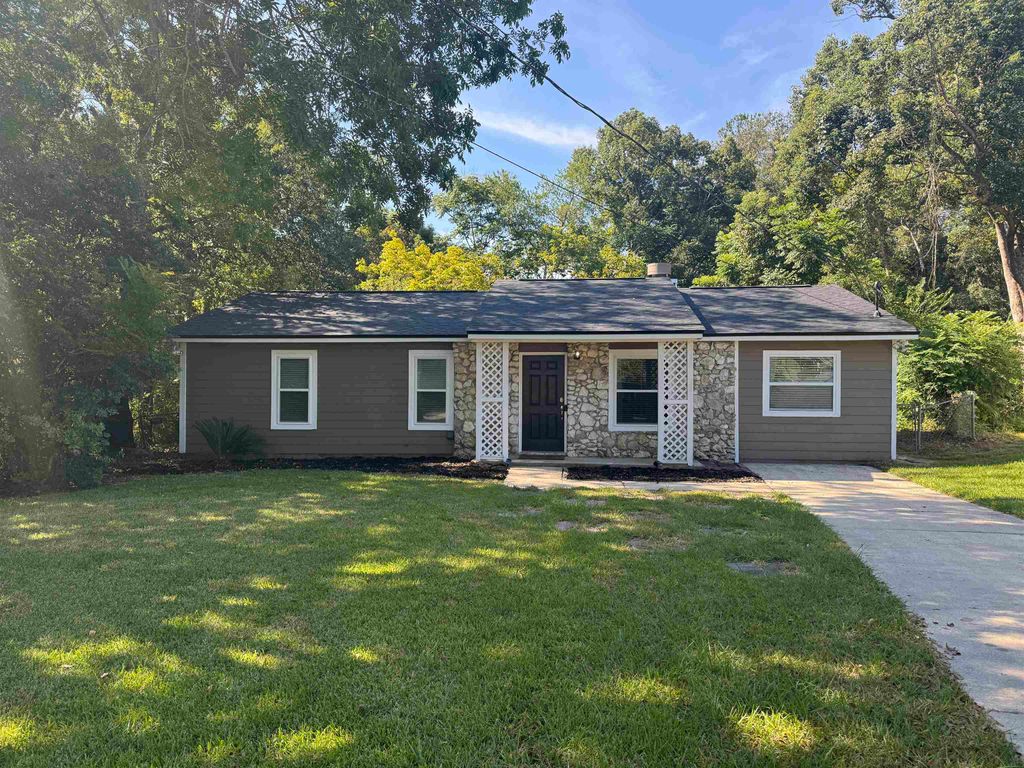 Photo of 2612 Byron Circle, Tallahassee, FL 32308 (MLS # 392920)