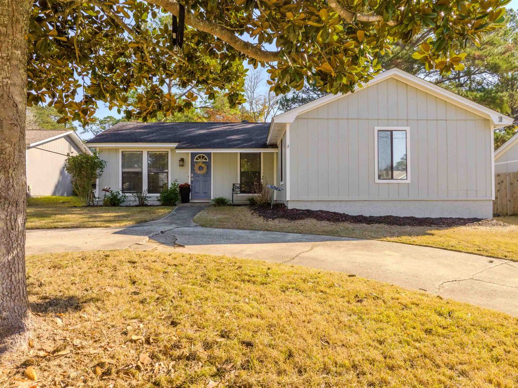 Photo of 3305 Vassar Court, Tallahassee, FL 32309 (MLS # 394040)