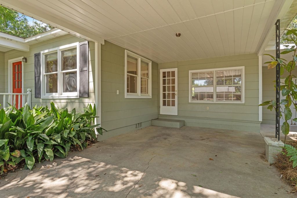 Photo of 1122 Victory Garden Drive, Tallahassee, FL 32301 (MLS # 391632)