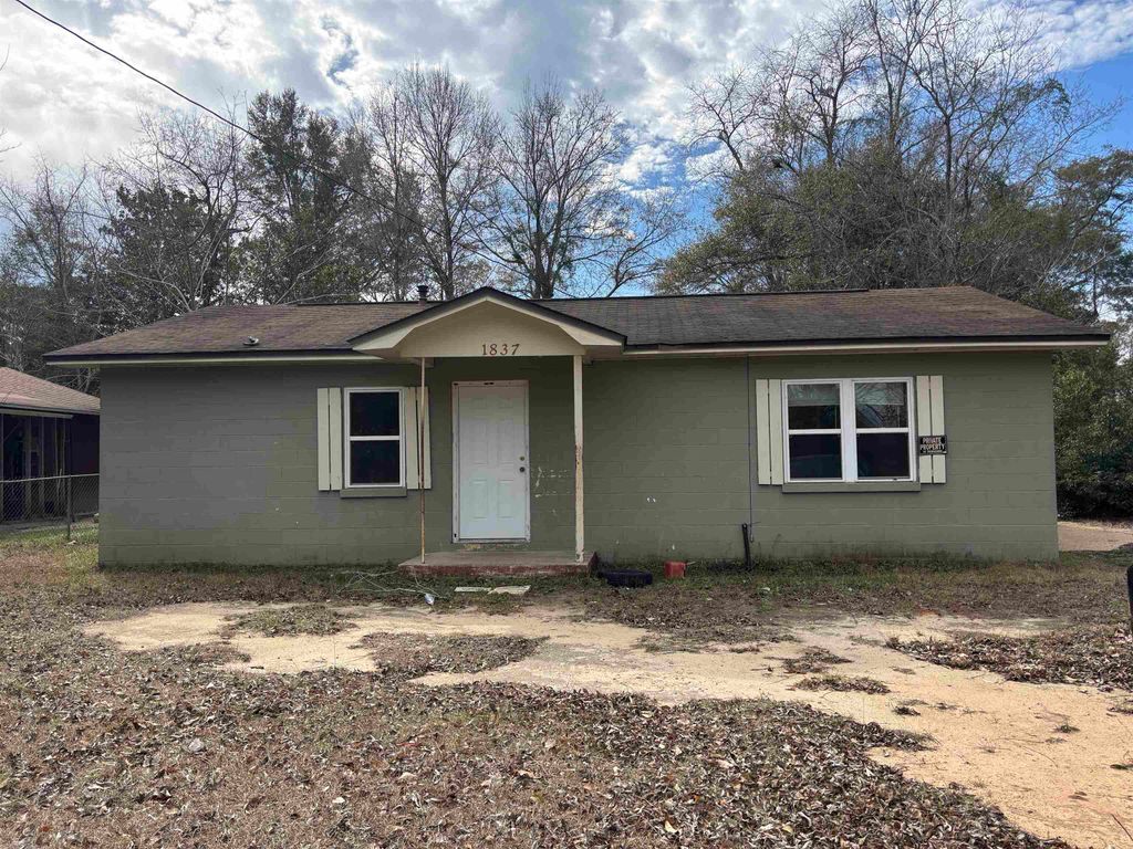 Photo of 1837 FLAGLER Street, Quincy, FL 32351 (MLS # 396287)
