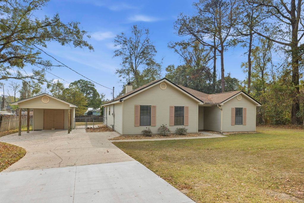 Photo of 3105 Elwood Trail, Tallahassee, FL 32309 (MLS # 393621)