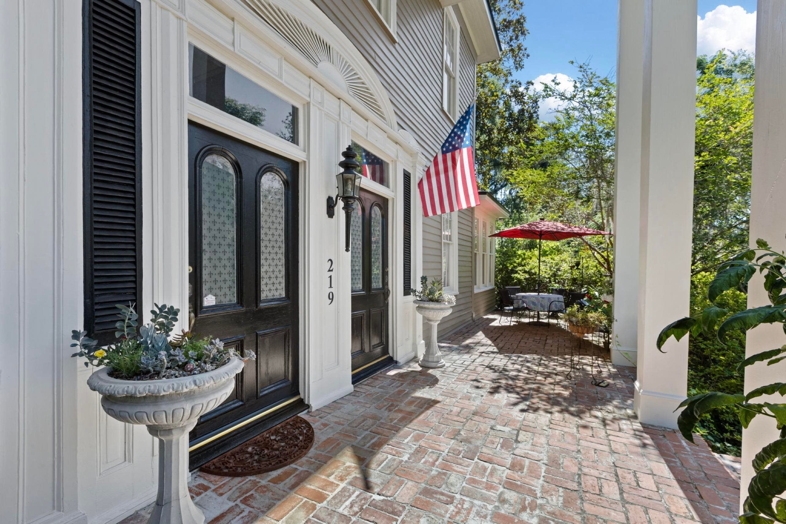 219 NE Livingston Street
