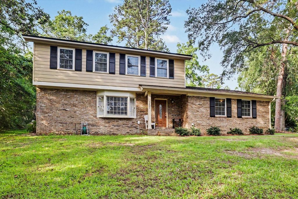 Photo of 1401 Oldfield Drive, Tallahassee, FL 32308 (MLS # 400354)