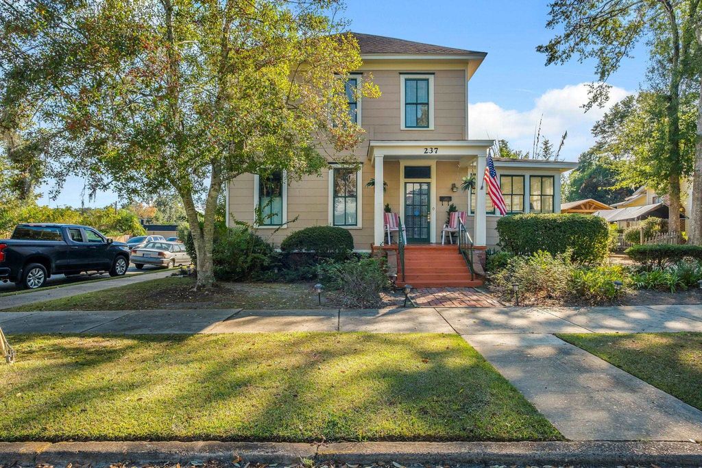 Photo of 237 E Washington Street, Quincy, FL 32351 (MLS # 396871)
