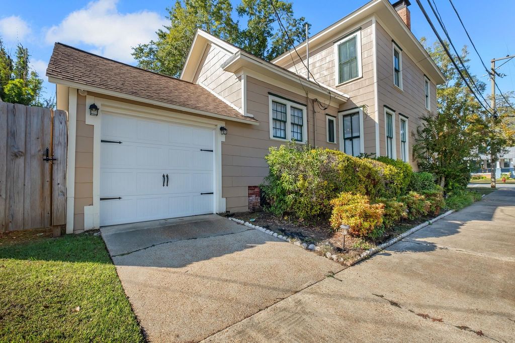 Photo of 237 E Washington Street, Quincy, FL 32351 (MLS # 396871)