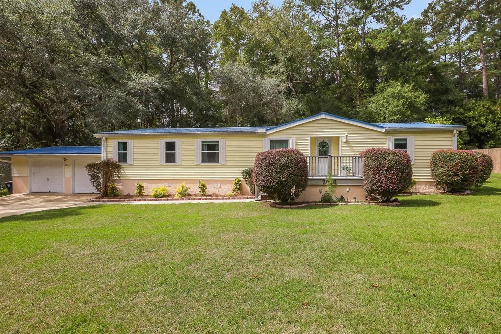 Photo of 2040 Plantation Forest Drive, Tallahassee, FL 32317 (MLS # 391807)