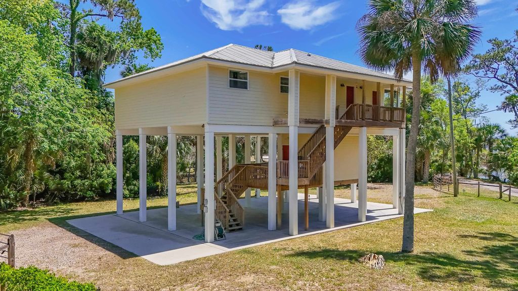 Photo of 142 Stuart Cove Road, Crawfordville, FL 32327 (MLS # 398779)