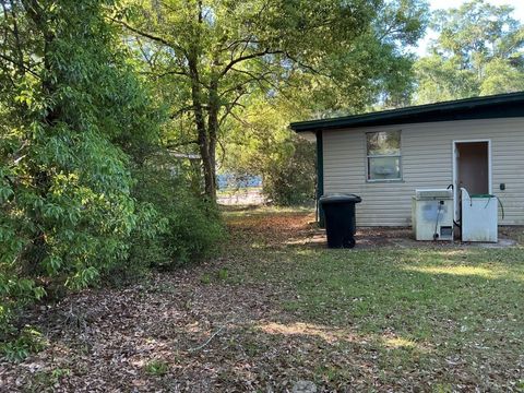 Tiny photo for 822 APACHE Street, Tallahassee, FL 32301 (MLS # 399091)