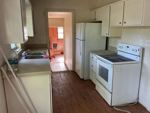 Tiny photo for 822 APACHE Street, Tallahassee, FL 32301 (MLS # 399091)