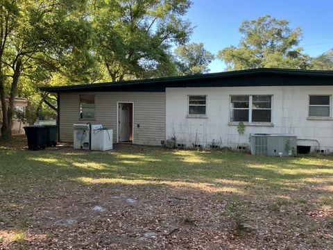 Tiny photo for 822 APACHE Street, Tallahassee, FL 32301 (MLS # 399091)