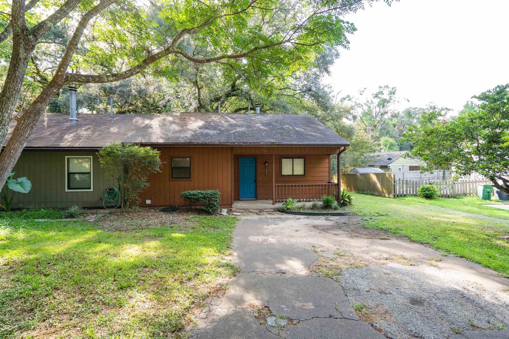 Photo of 1500 Twin Lakes Circle, Tallahassee, FL 32311 (MLS # 392823)