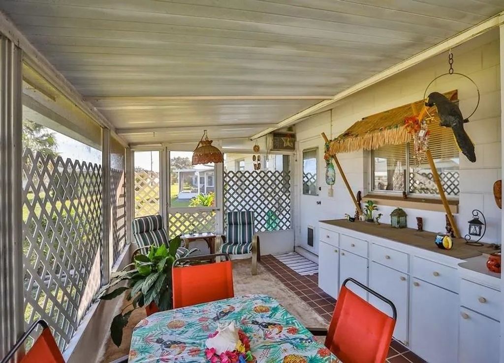 Photo of 711 Indian Wells Avenue, Other Florida, FL 33573 (MLS # 392179)
