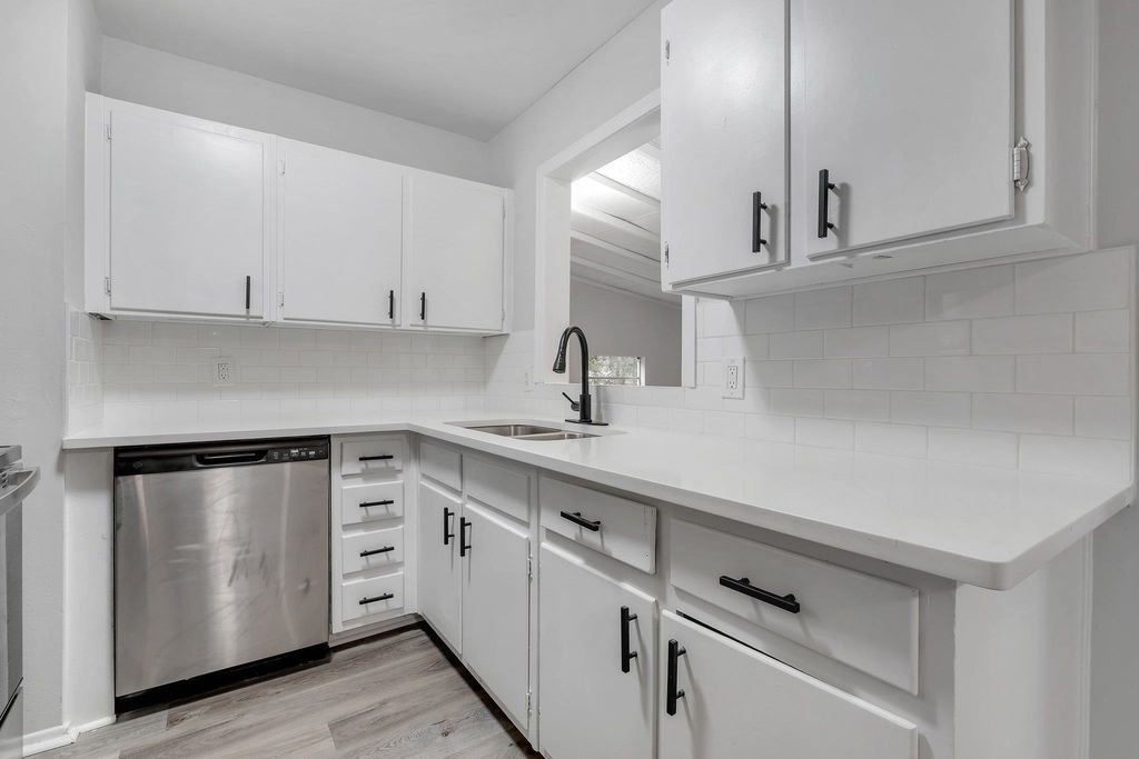 Photo of 2131 Oxford Road, Tallahassee, FL 32304 (MLS # 394974)