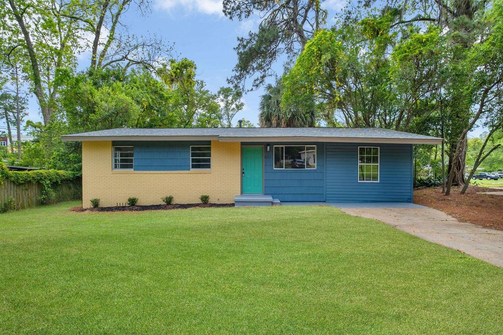 Photo of 2131 Oxford Road, Tallahassee, FL 32304 (MLS # 394974)