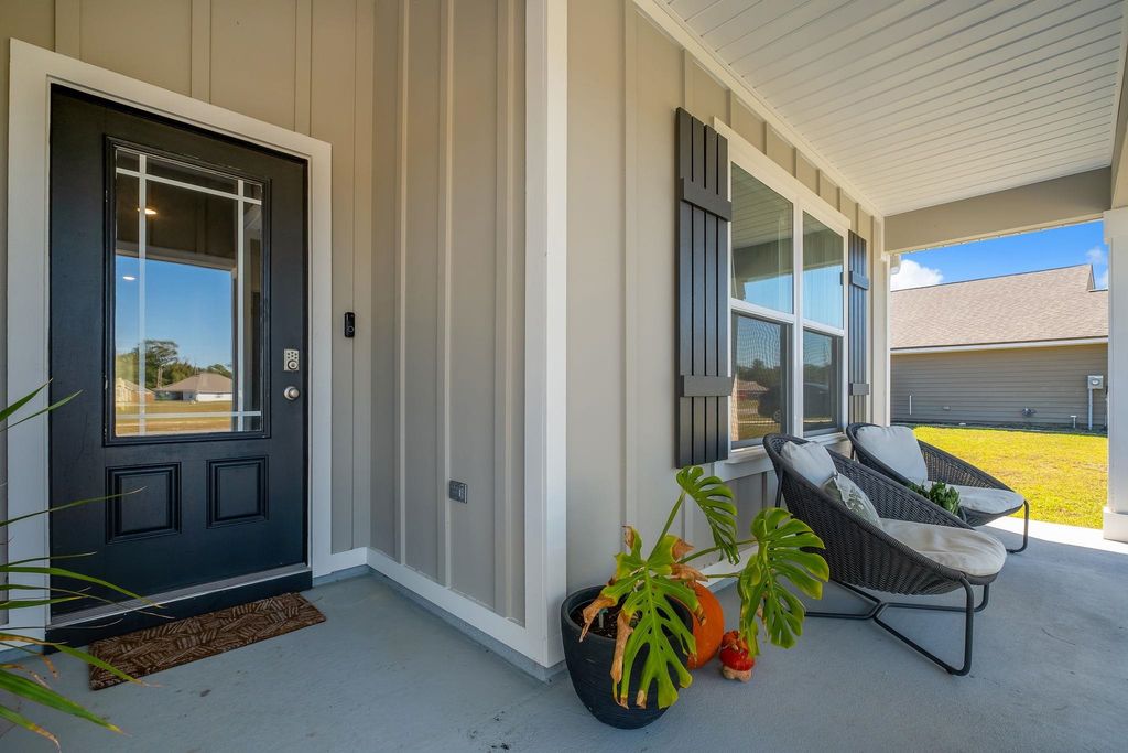 Photo of 61 Planters Ridge Lane, Crawfordville, FL 32327 (MLS # 392481)