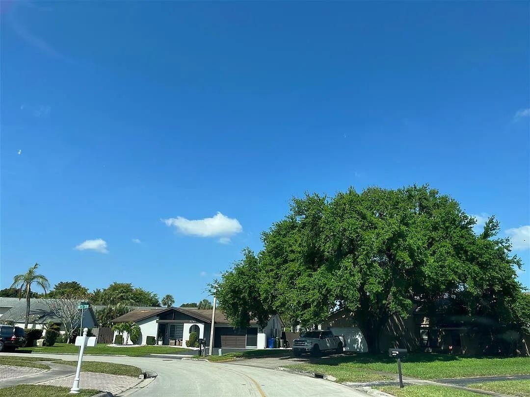 5380 NW 32nd Court