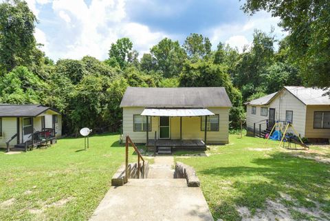 Photo of 203 S 9th Street, Quincy, FL 32351 (MLS # 401596)