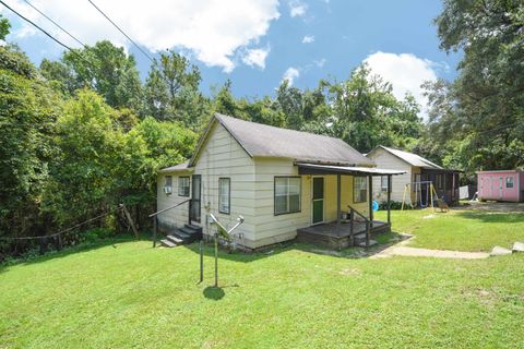 Tiny photo for 203 S 9th Street, Quincy, FL 32351 (MLS # 401596)