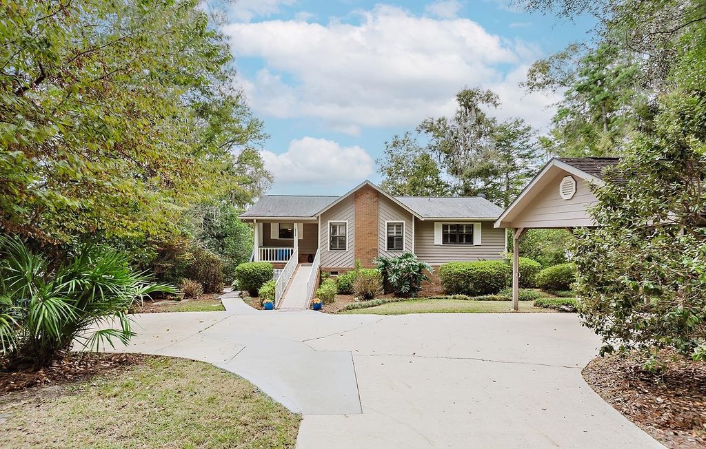 Photo of 2539 Tallavana Trail, Havana, FL 32333 (MLS # 391956)