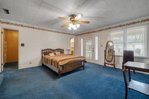 Tiny photo for 50 N Shelfer Street, Quincy, FL 32351 (MLS # 396789)