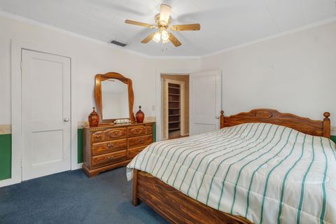 Tiny photo for 50 N Shelfer Street, Quincy, FL 32351 (MLS # 396789)