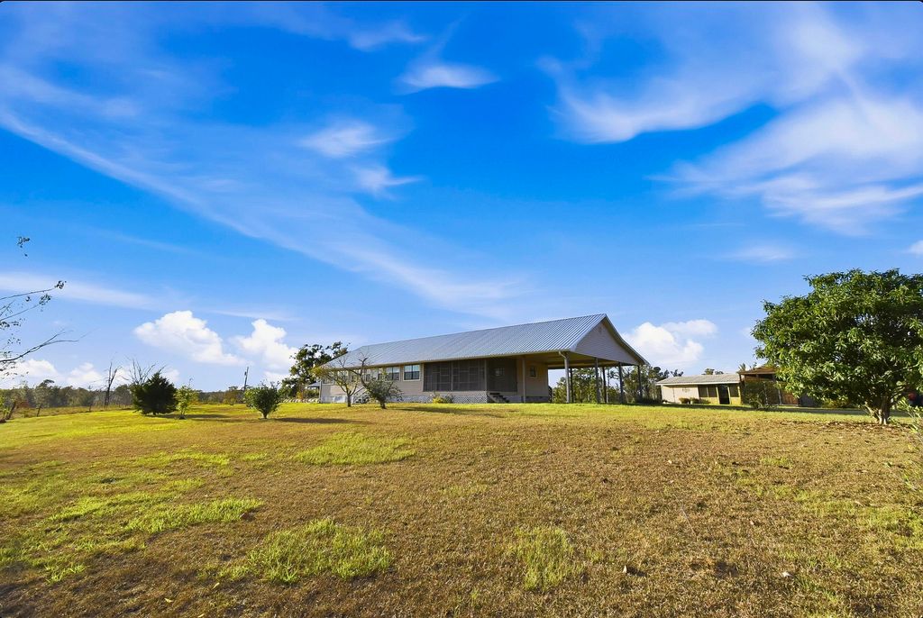 Photo of 1259 NW Hawks Ave Avenue, Greenville, FL 32331 (MLS # 394837)