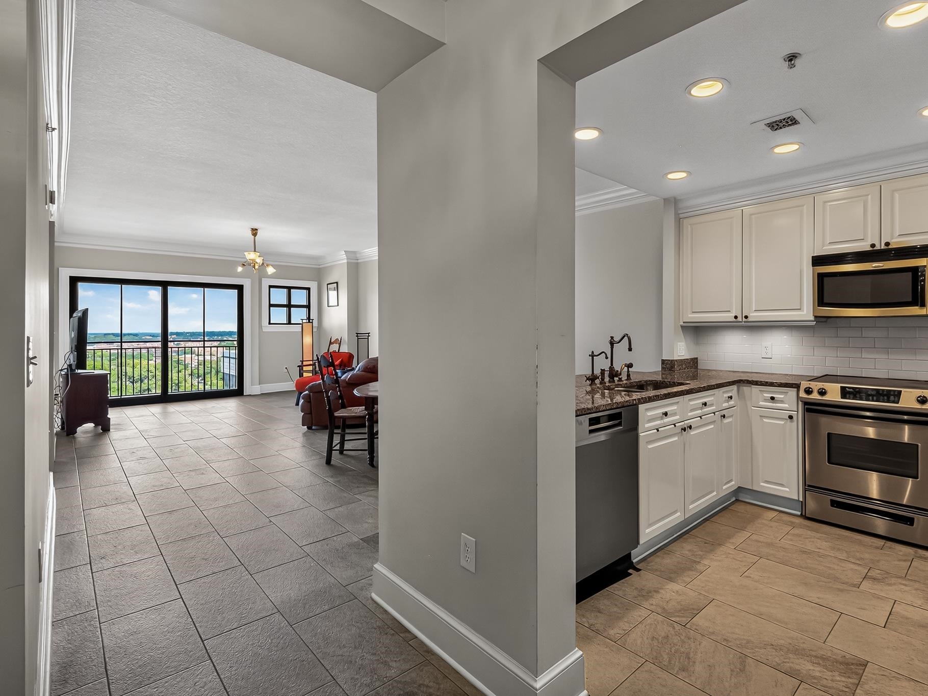 121 N Monroe Street 1203
