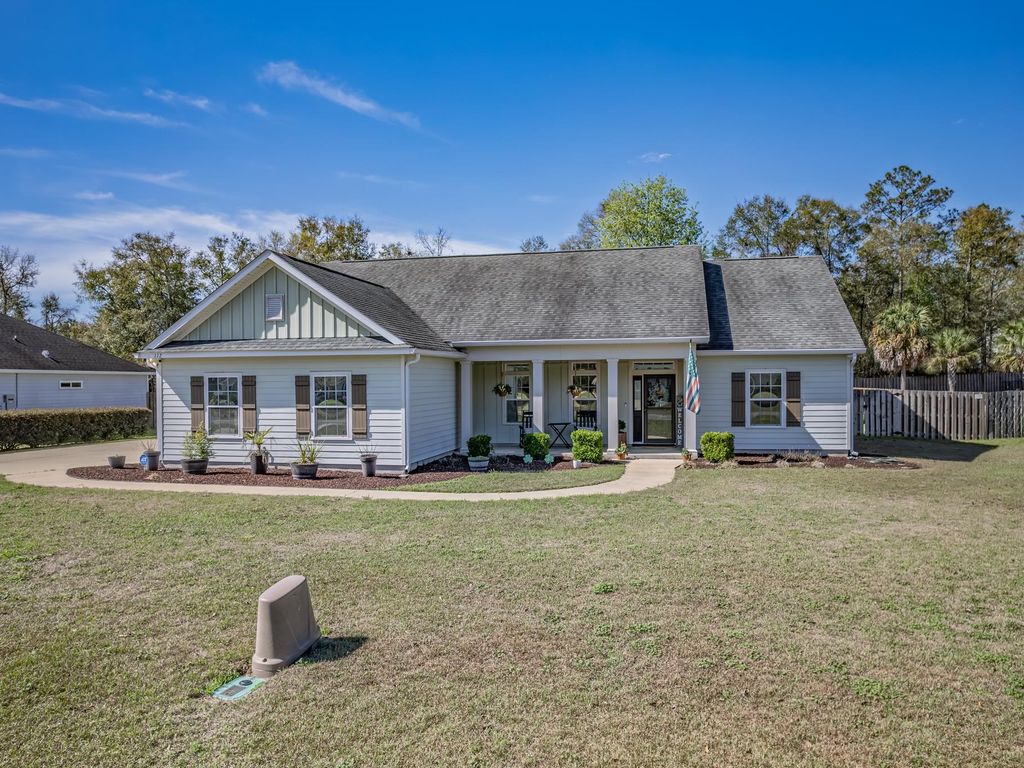 Photo of 112 Nandina Way, Crawfordville, FL 32327 (MLS # 397136)