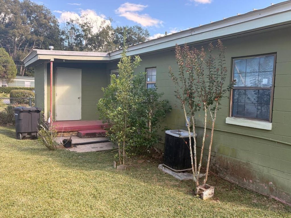 Photo of 1010 Calloway Street, Tallahassee, FL 32304 (MLS # 391971)