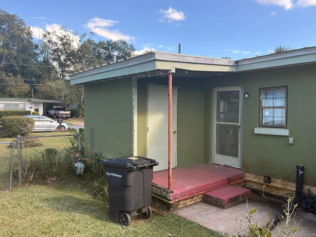 Photo of 1010 Calloway Street, Tallahassee, FL 32304 (MLS # 391971)