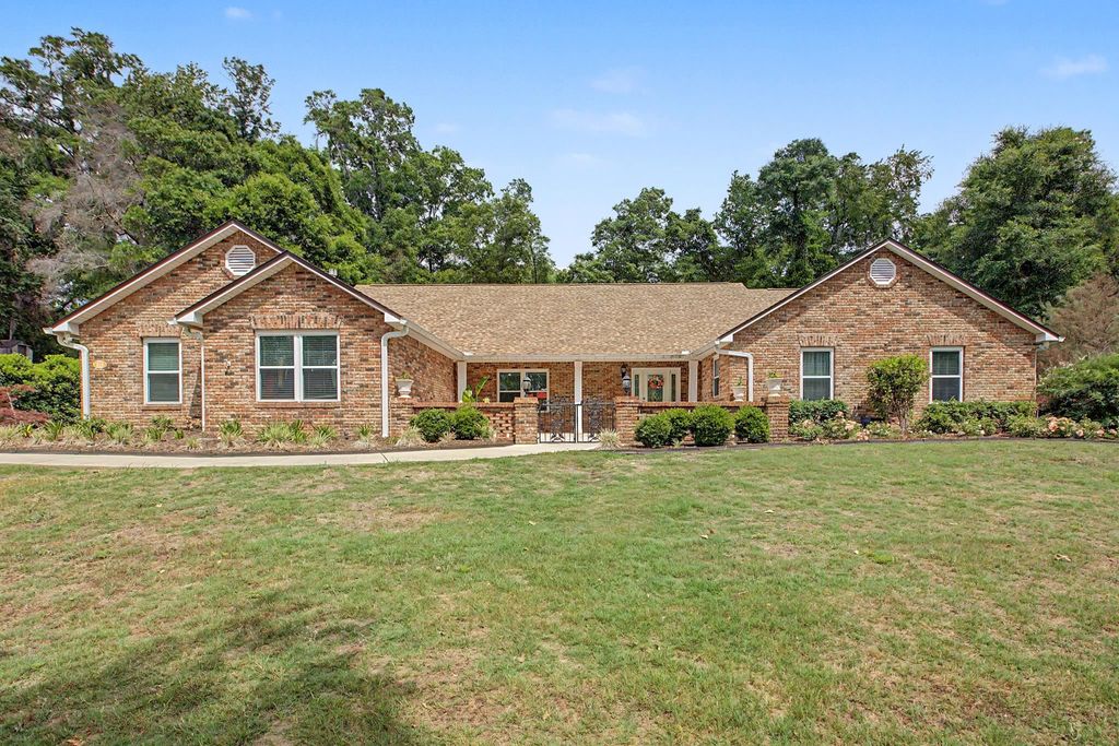 Photo of 414 FRANK SHAW Road, Tallahassee, FL 32312 (MLS # 399405)
