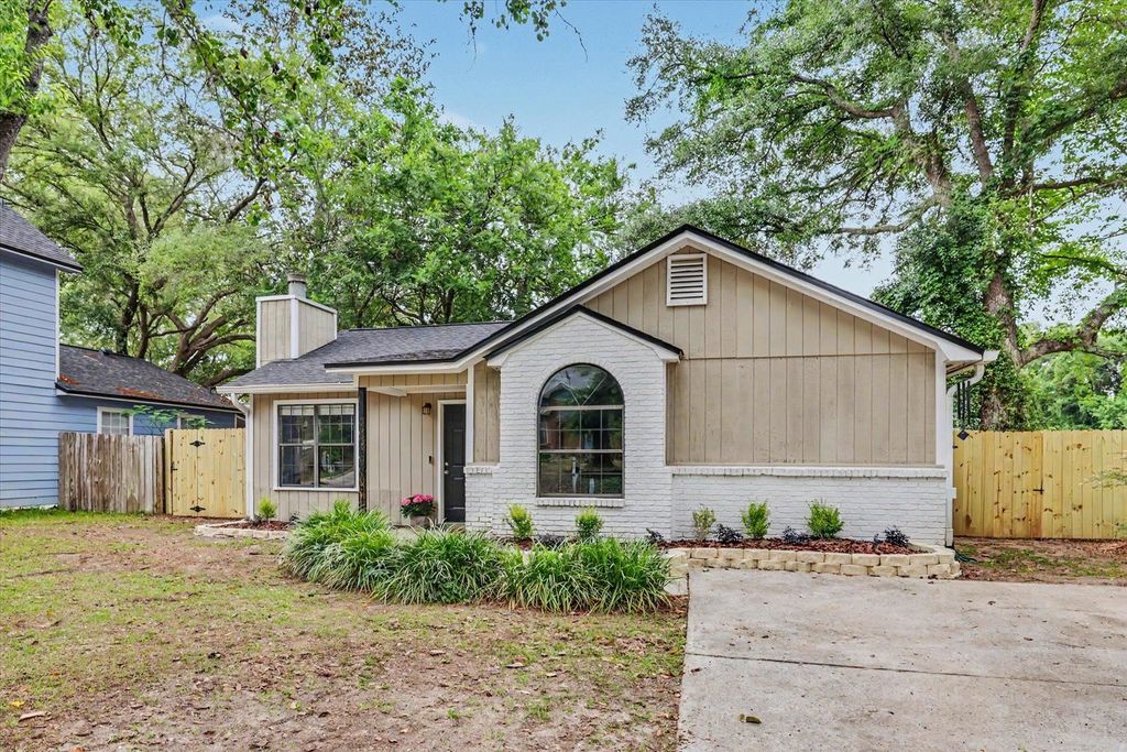 Photo of 1562 SPRUCEWOOD Trail, Tallahassee, FL 32311 (MLS # 399305)