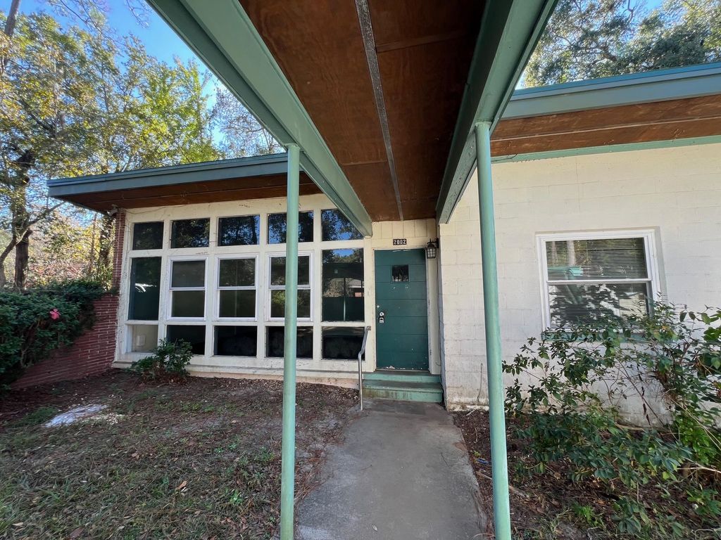 Photo of 2002 Chowkeebin Nene, Tallahassee, FL 32301 (MLS # 394542)