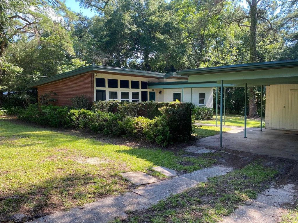 Photo of 2002 Chowkeebin Nene, Tallahassee, FL 32301 (MLS # 394542)