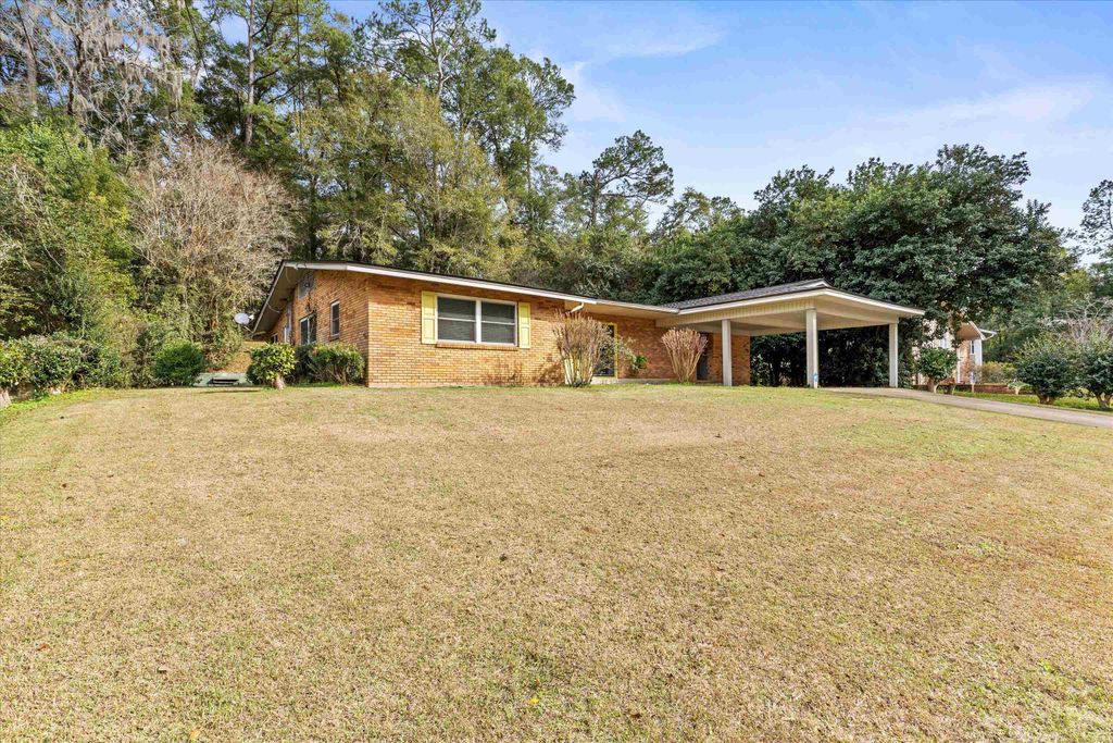 Photo of 625 N Calhoun Street, Quincy, FL 32351 (MLS # 394890)