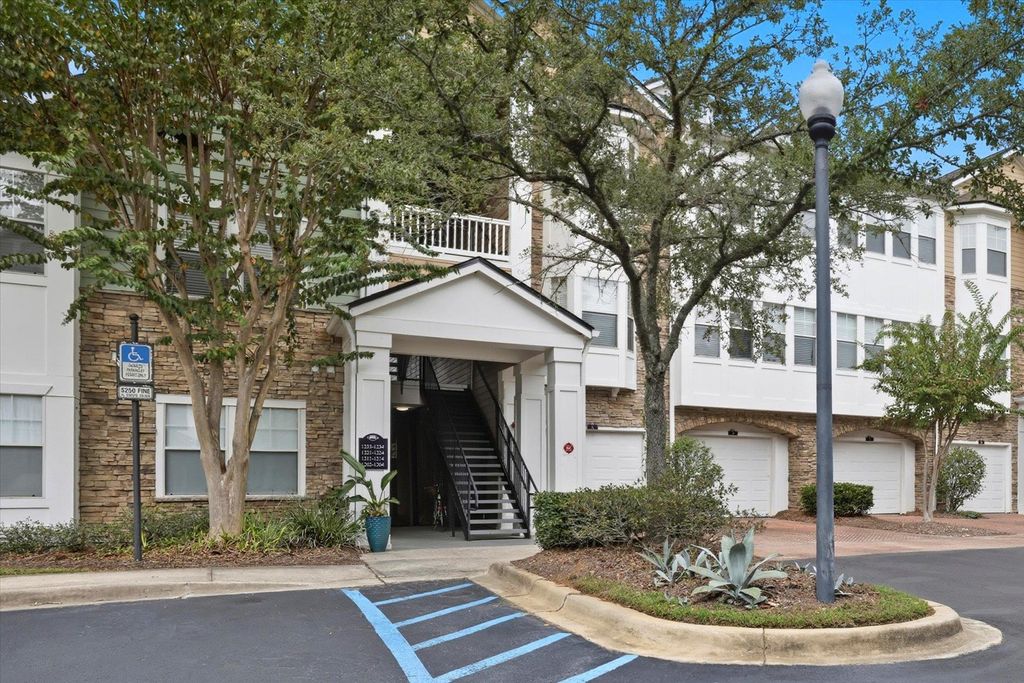 Photo of 2801 Chancellorsville Drive #1233, Tallahassee, FL 32312 (MLS # 392351)