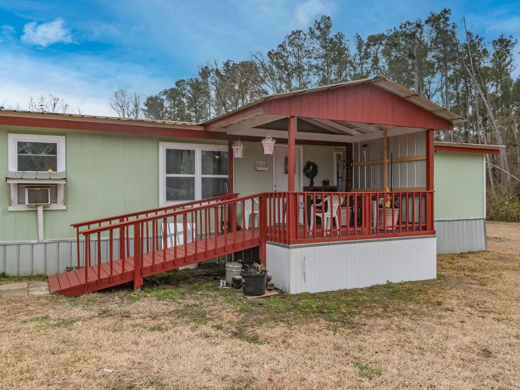 Photo of 211 DANTE Court, Quincy, FL 32351 (MLS # 396078)