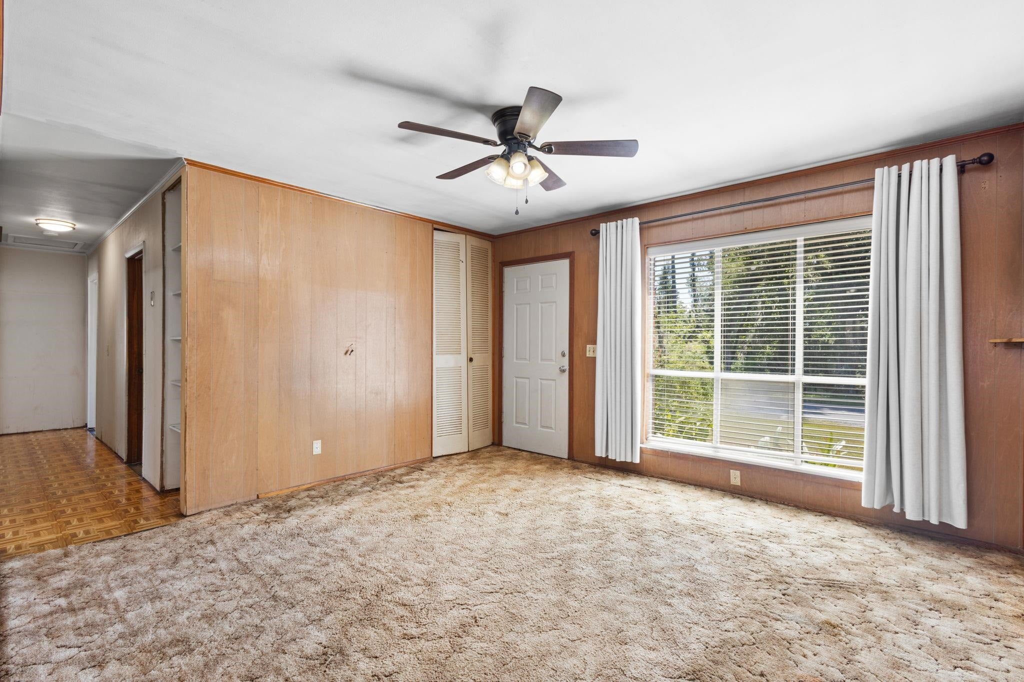 351 SE Park Loop
