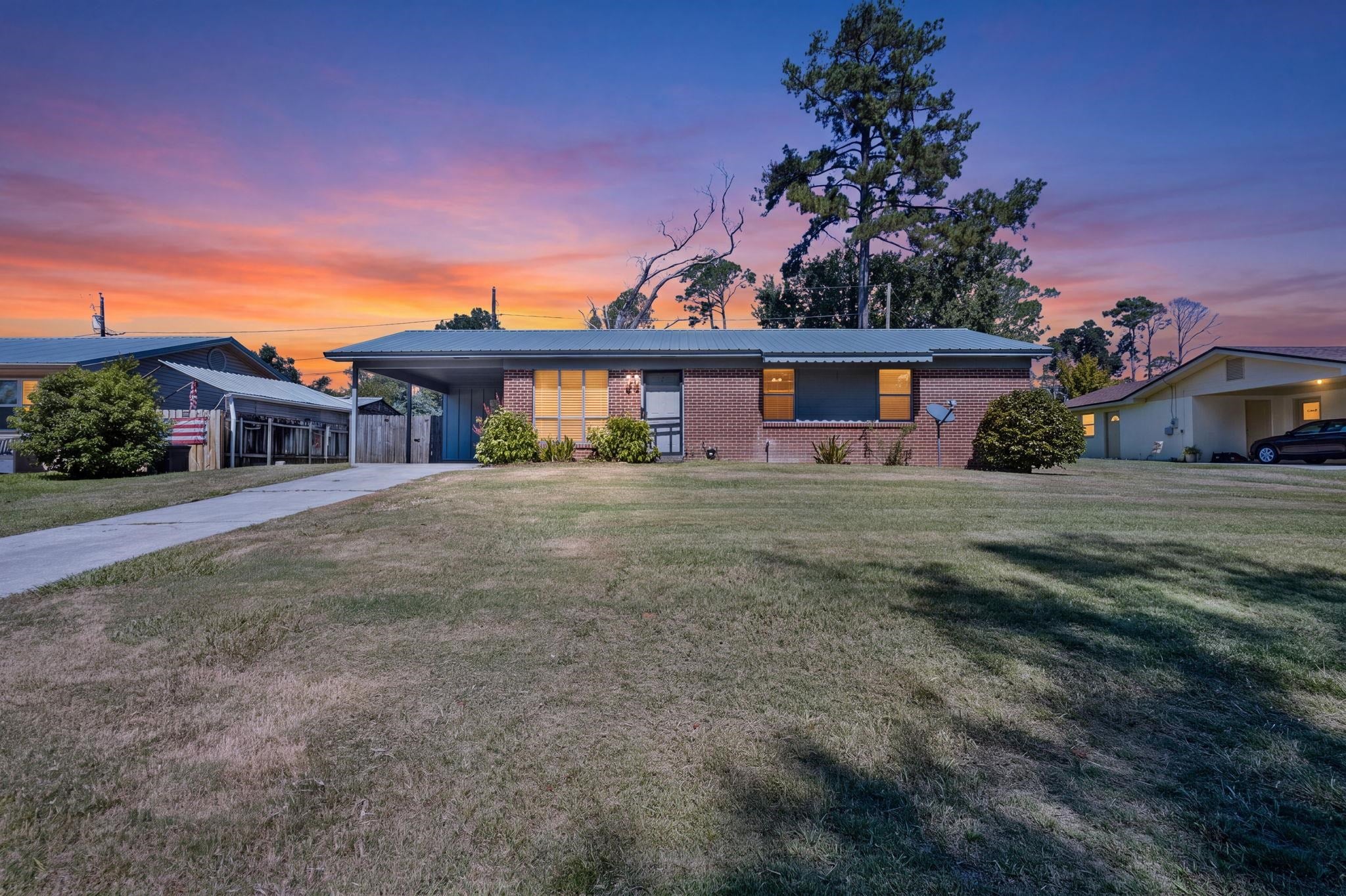 351 SE Park Loop
